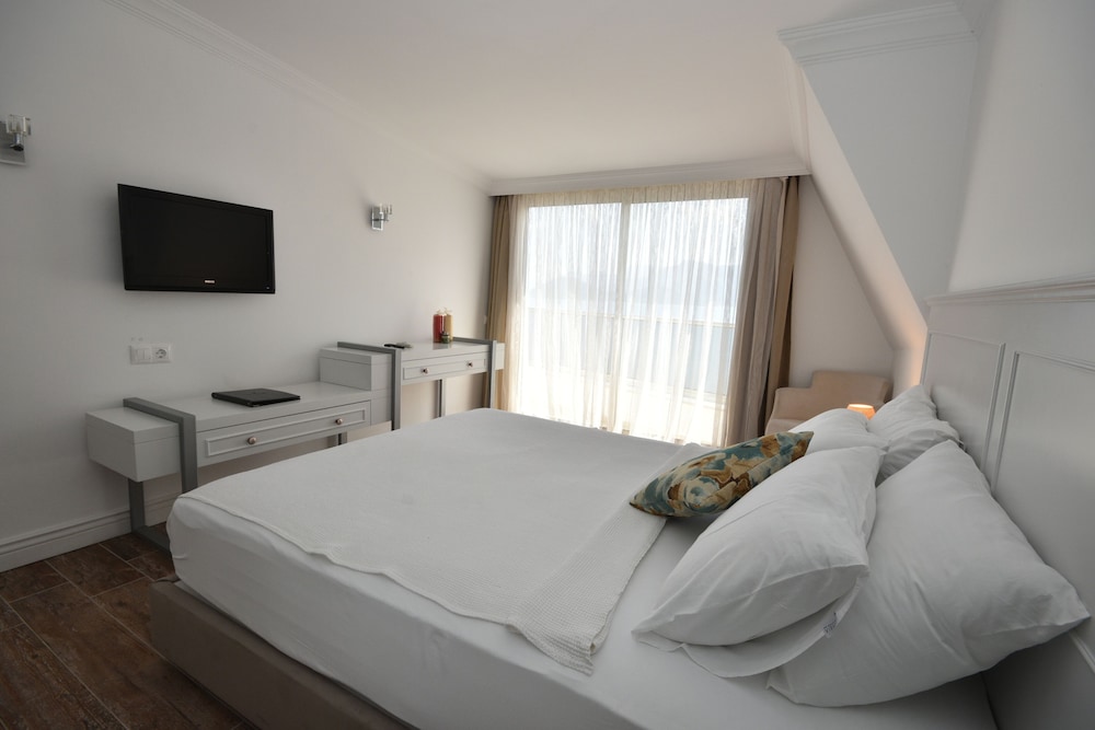 Aurasia Beach Hotel — Hotel rooms in Marmaris, Mugla