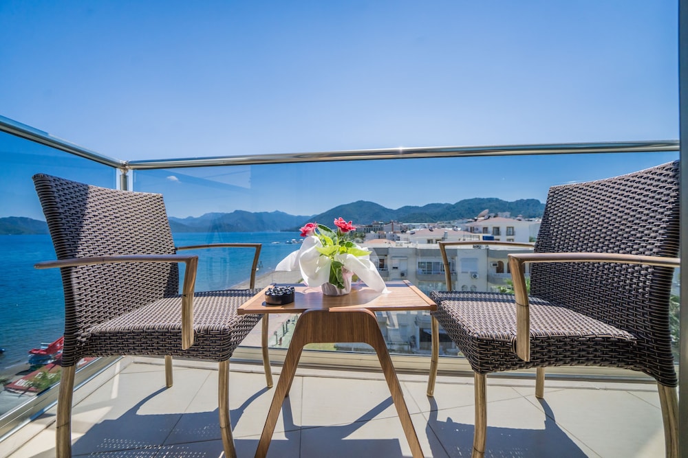 Aurasia Beach Hotel — Hotel rooms in Marmaris, Mugla