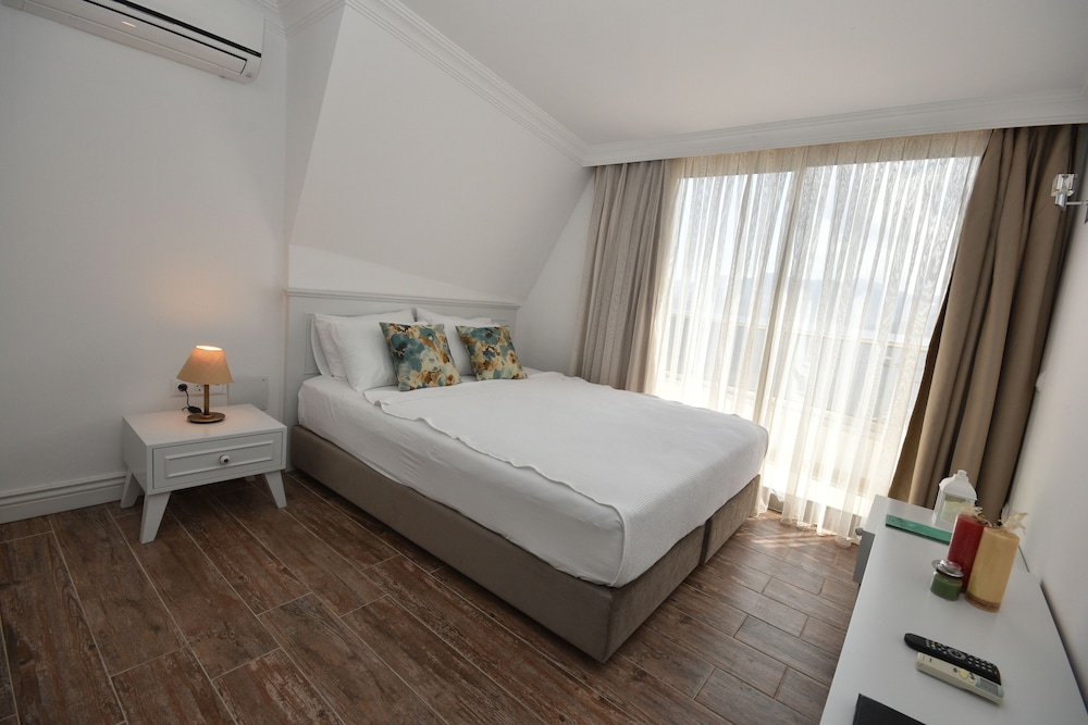 Aurasia Beach Hotel — Hotel rooms in Marmaris, Mugla