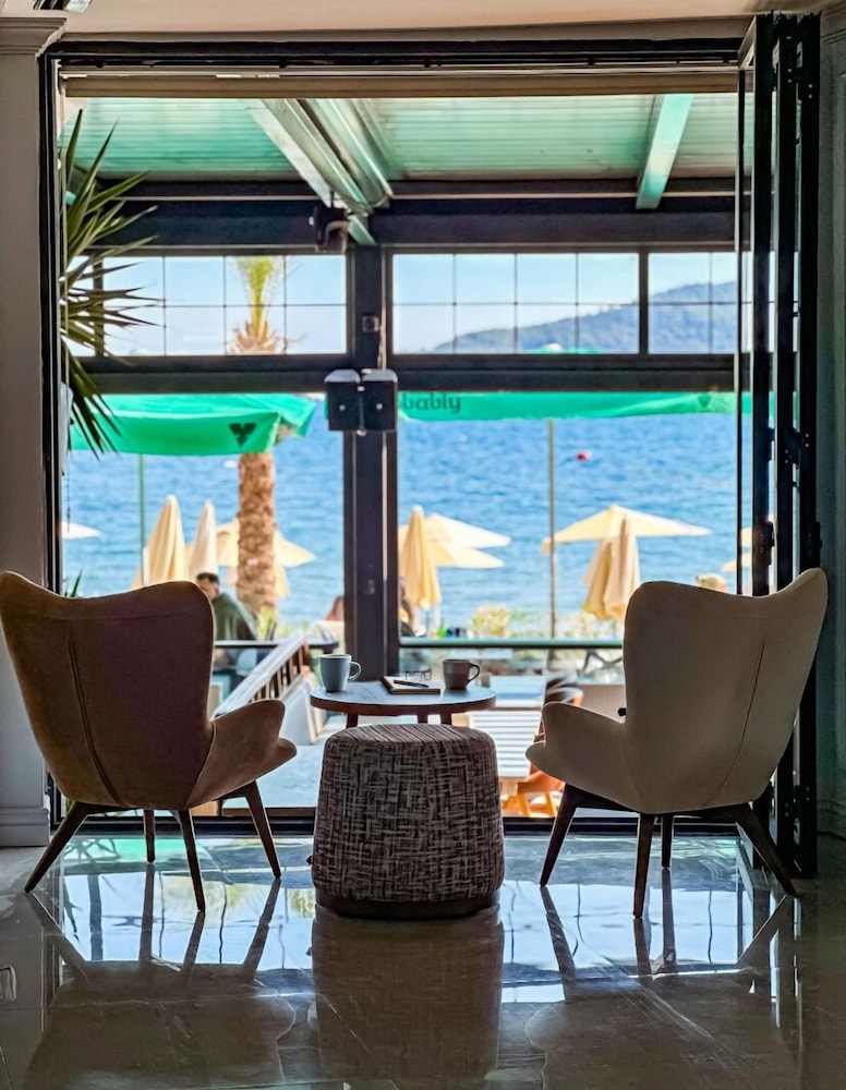 Aurasia Beach Hotel — Restaurant & bars in Marmaris, Mugla