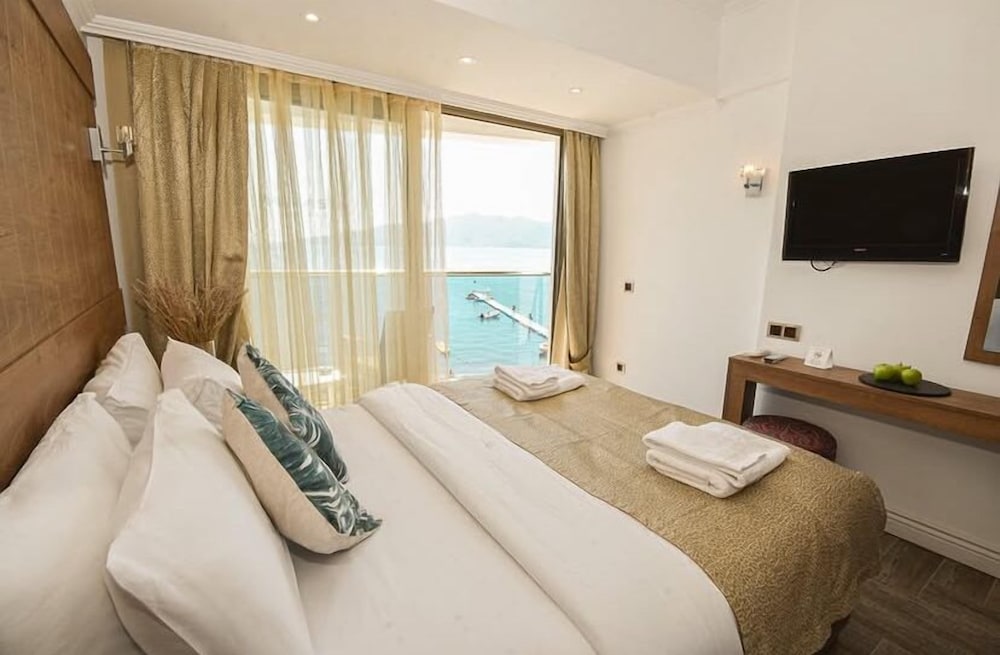 Aurasia Beach Hotel — Hotel rooms in Marmaris, Mugla