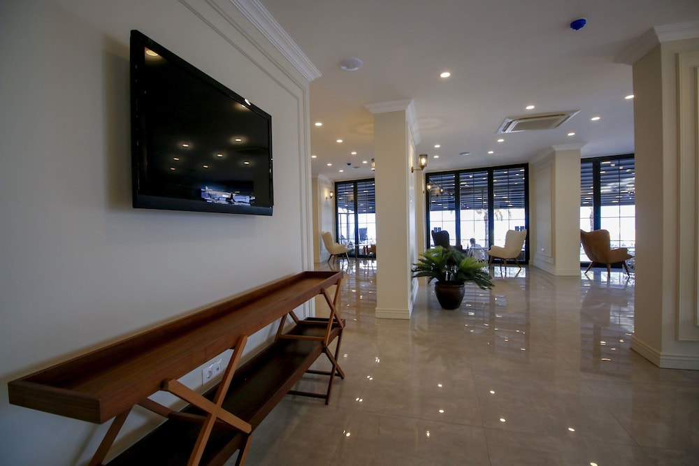 Aurasia Beach Hotel — Restaurant & bars in Marmaris, Mugla