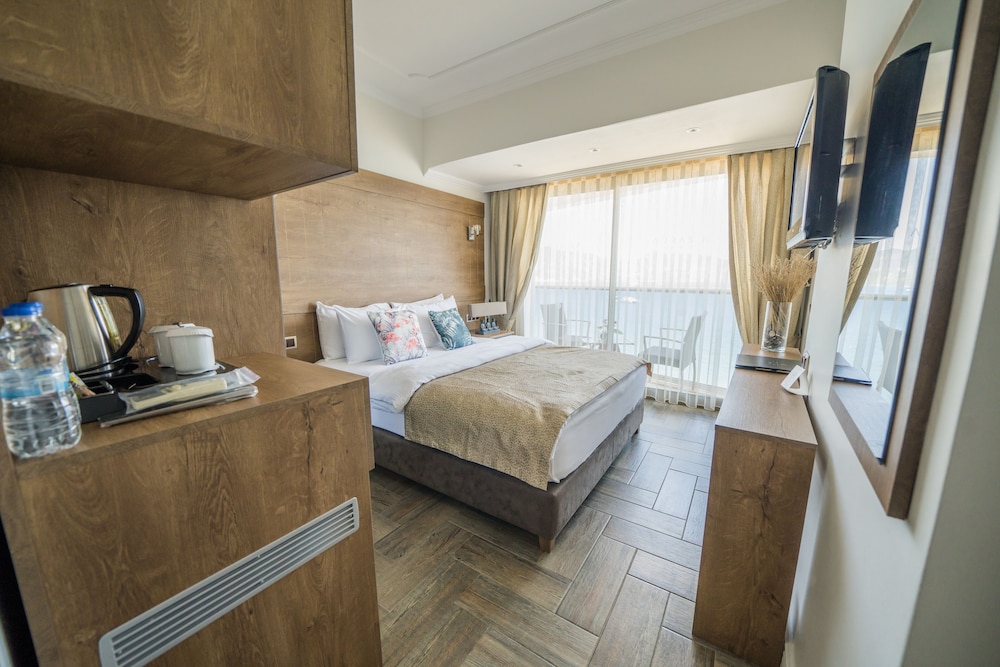 Aurasia Beach Hotel — Hotel rooms in Marmaris, Mugla