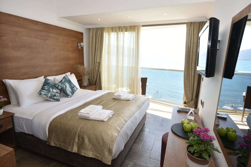Aurasia Beach Hotel — Hotel rooms in Marmaris, Mugla