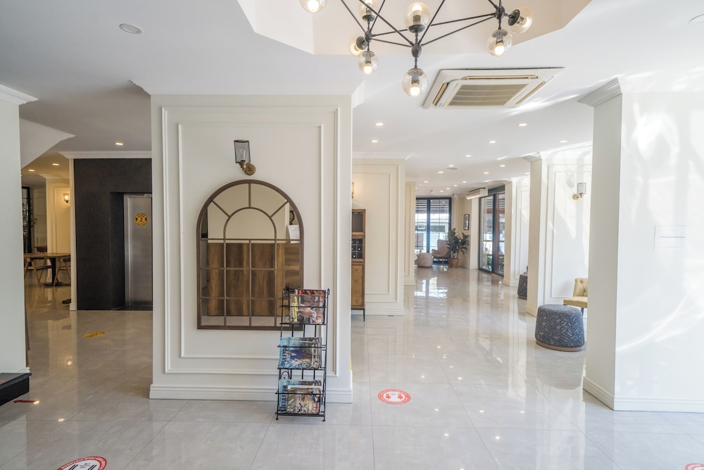 Aurasia Beach Hotel — Hotel building in Marmaris, Mugla