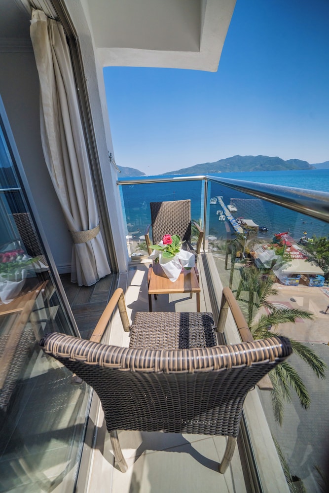 Aurasia Beach Hotel — Hotel rooms in Marmaris, Mugla