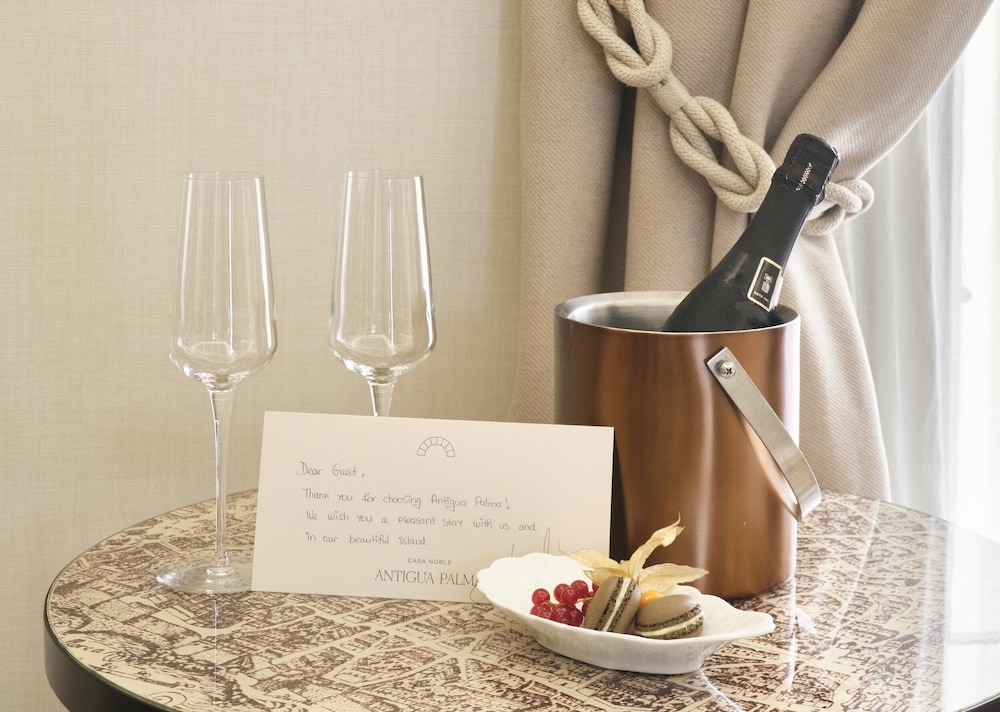 Antigua Palma Casa Noble Hotel — Hotel rooms in Palma de Mallorca, Balearic Islands