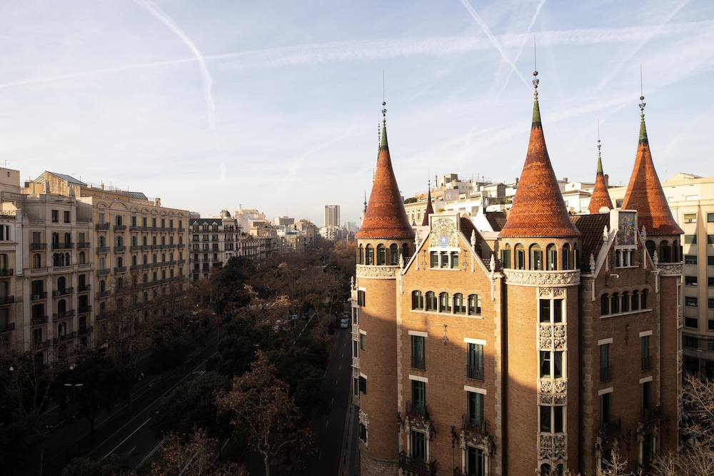 Occidental Diagonal 414 — Attractions in the area in Barcelona, Catalonia