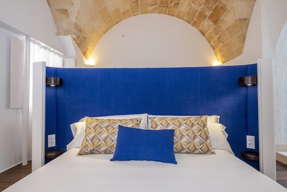 Divina Suites Hotel Boutique Adults Only — Hotel rooms in Ciutadella de Menorca, Balearic Islands