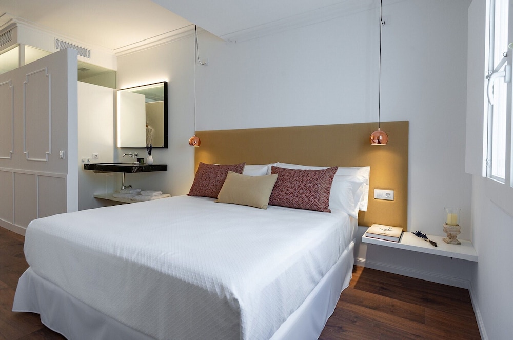 Divina Suites Hotel Boutique Adults Only — Hotel rooms in Ciutadella de Menorca, Balearic Islands
