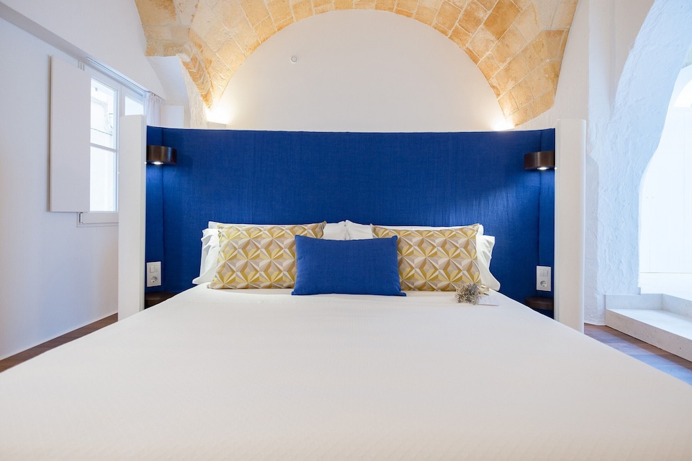 Divina Suites Hotel Boutique Adults Only — Hotel rooms in Ciutadella de Menorca, Balearic Islands