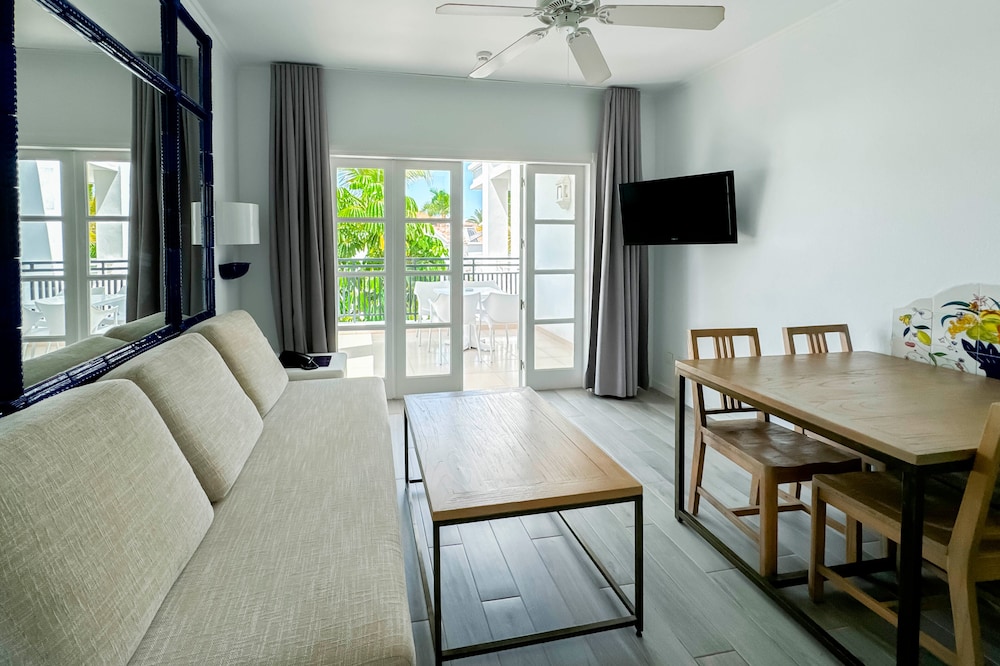 Apartamentos Parque del Sol — Hotel rooms in Costa Adeje, Canary Islands