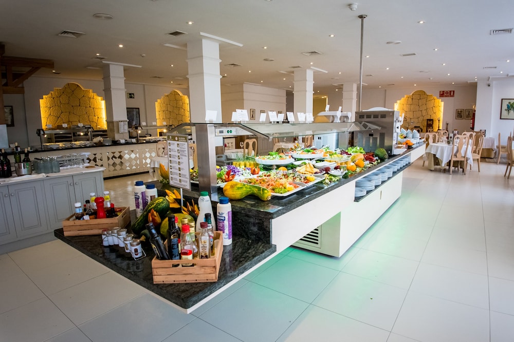 Apartamentos Parque del Sol — Restaurant & bars in Costa Adeje, Canary Islands