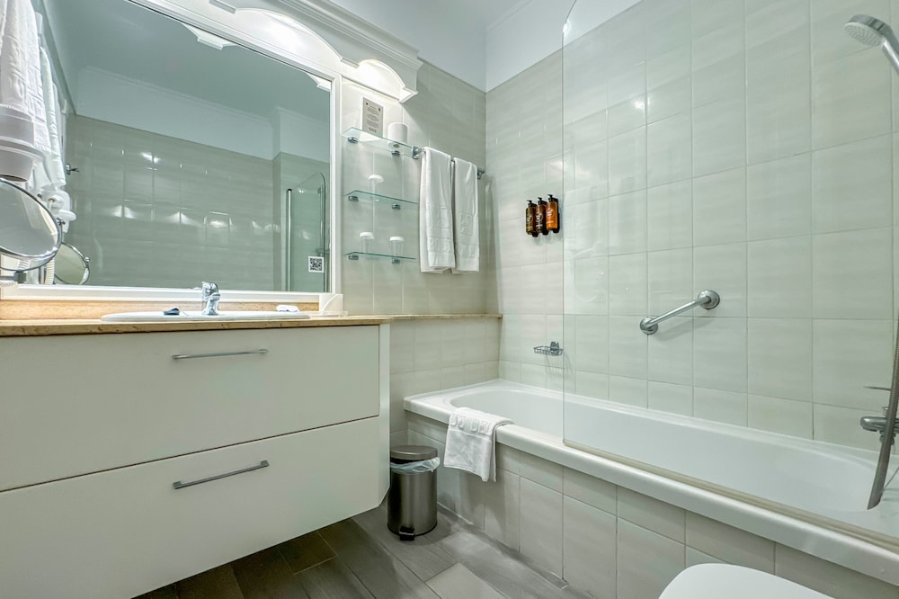 Apartamentos Parque del Sol — Hotel rooms in Costa Adeje, Canary Islands
