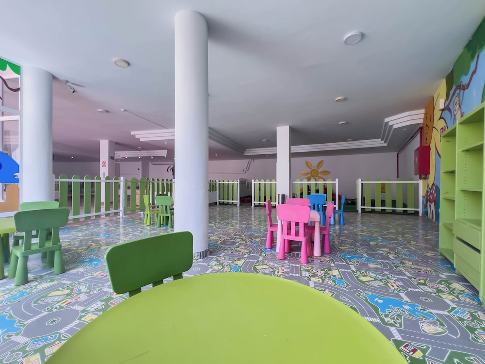 Apartamentos Parque del Sol — Attractions for children in Costa Adeje, Canary Islands