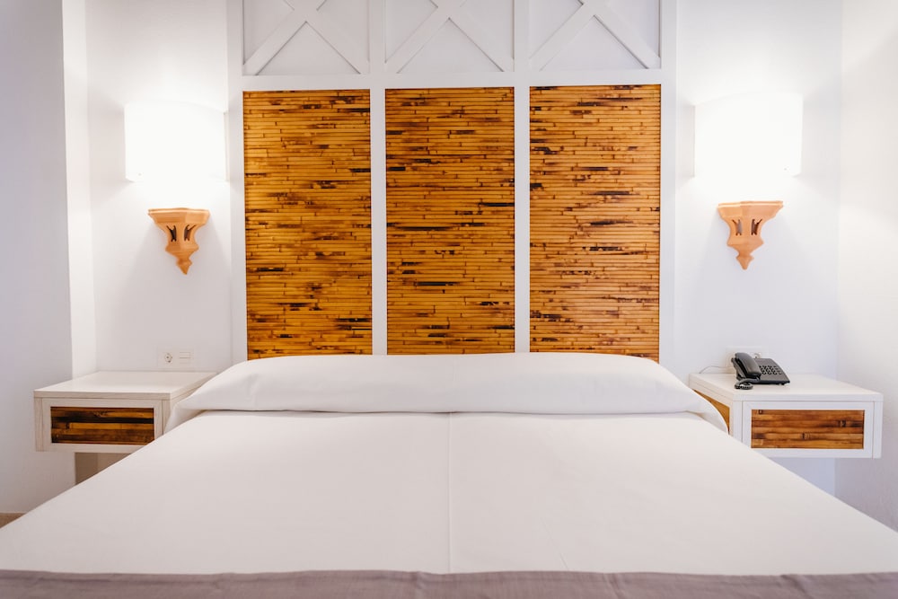 Apartamentos Parque del Sol — Hotel rooms in Costa Adeje, Canary Islands