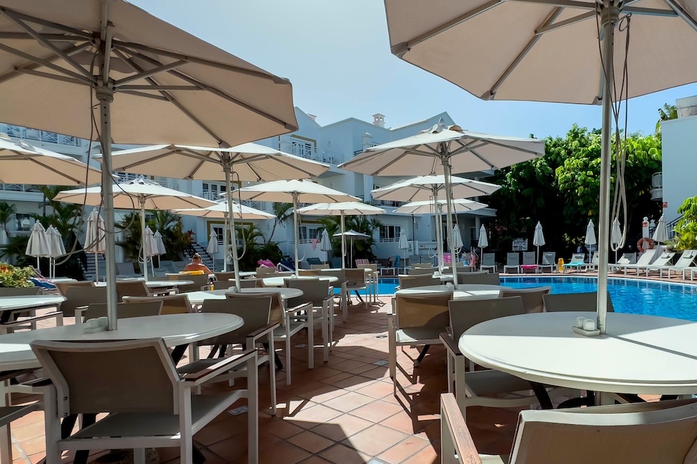 Apartamentos Parque del Sol — Restaurant & bars in Costa Adeje, Canary Islands