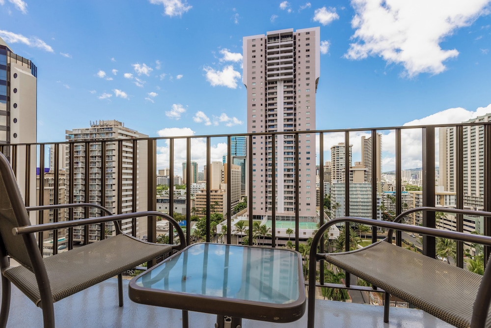 Ohia Waikiki Studio Suites — Hotel building in Honolulu, Hawaii
