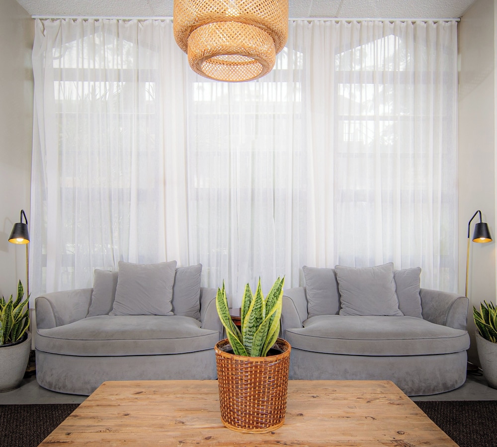 Ohia Waikiki Studio Suites — Hotel rooms in Honolulu, Hawaii