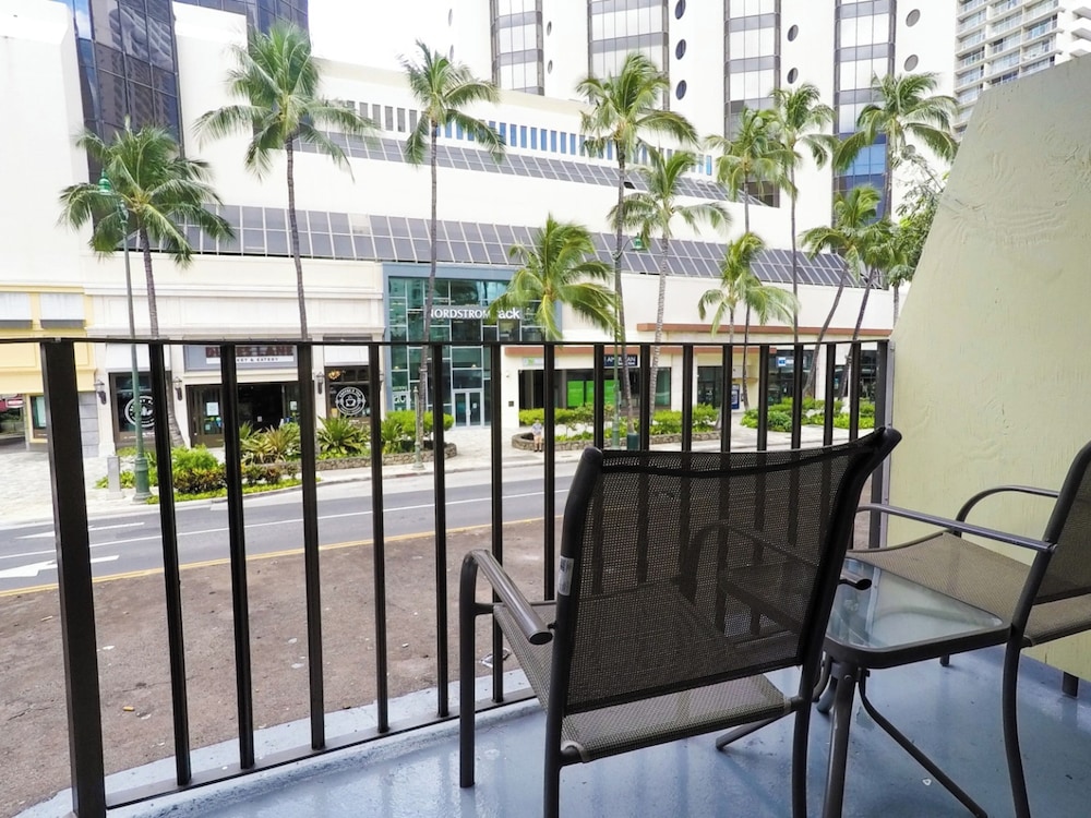 Ohia Waikiki Studio Suites — Hotel rooms in Honolulu, Hawaii