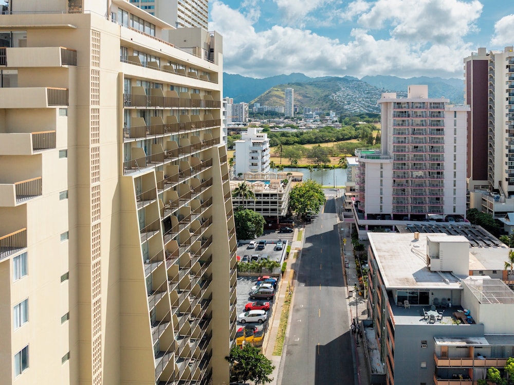 Ohia Waikiki Studio Suites — Hotel building in Honolulu, Hawaii