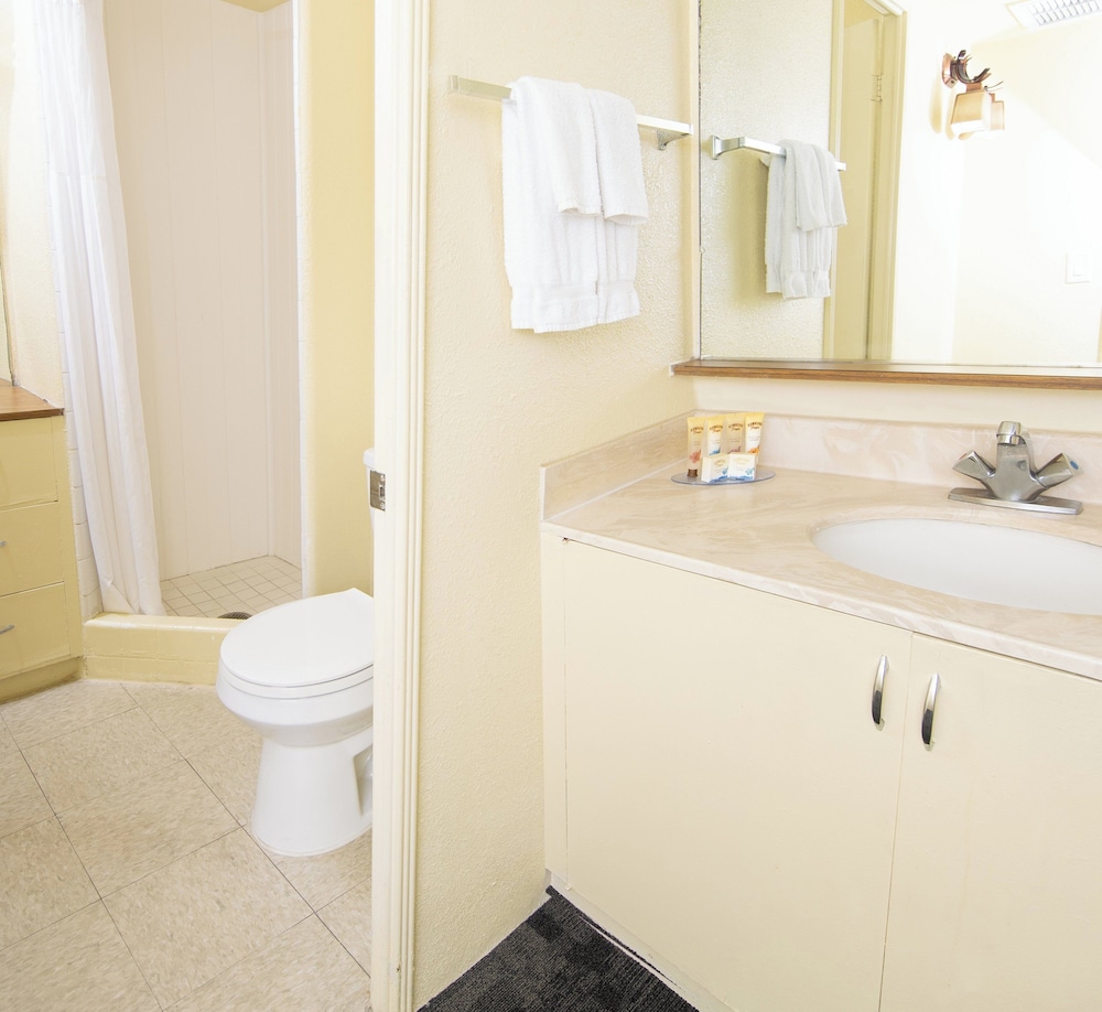 Ohia Waikiki Studio Suites — Hotel rooms in Honolulu, Hawaii