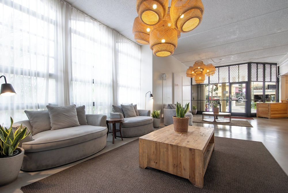 Ohia Waikiki Studio Suites — Hotel building in Honolulu, Hawaii