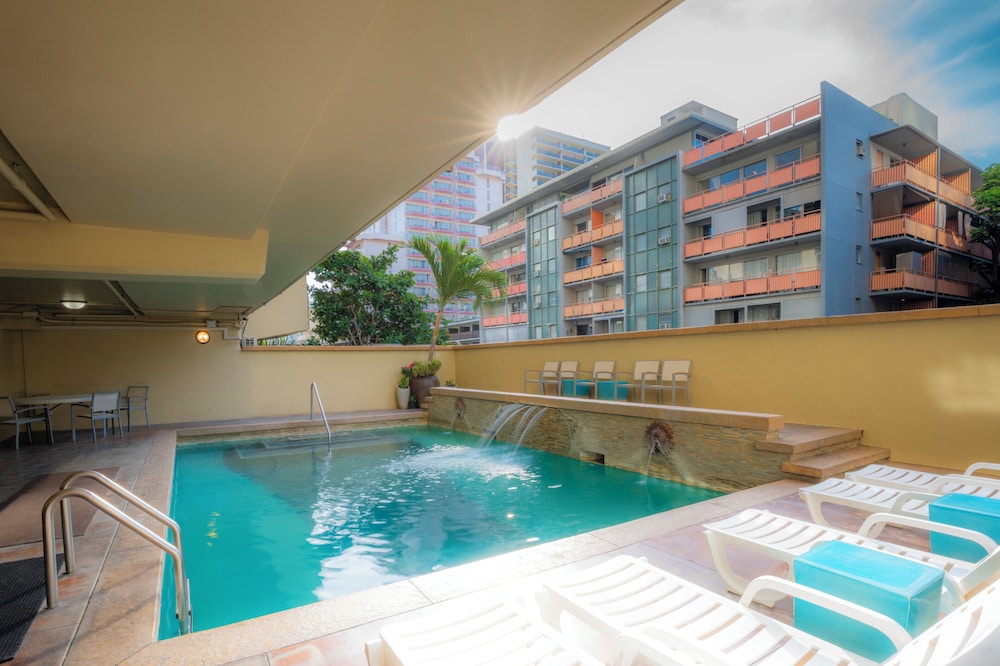 Ohia Waikiki Studio Suites — Swimming pool in Honolulu, Hawaii