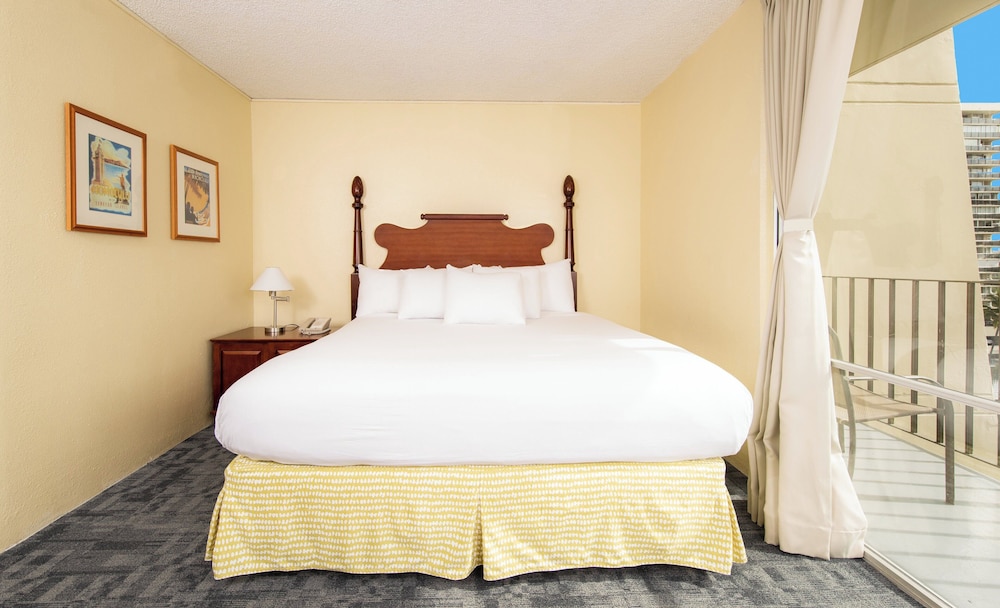 Ohia Waikiki Studio Suites — Hotel rooms in Honolulu, Hawaii