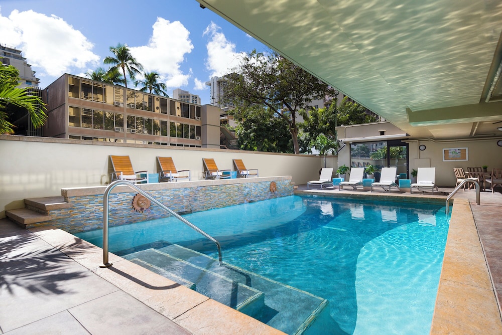 Ohia Waikiki Studio Suites — Swimming pool in Honolulu, Hawaii