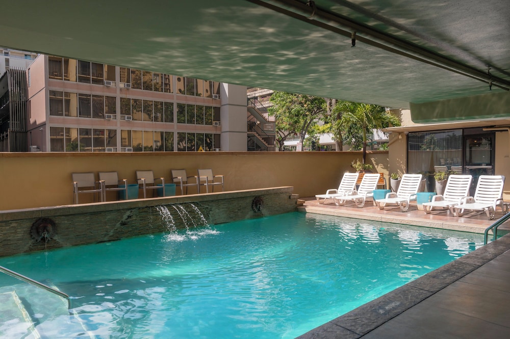 Ohia Waikiki Studio Suites — Swimming pool in Honolulu, Hawaii