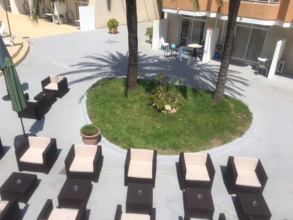 BJ Apartamentos Club Sa Coma — Hotel building in Sa Coma, Balearic Islands