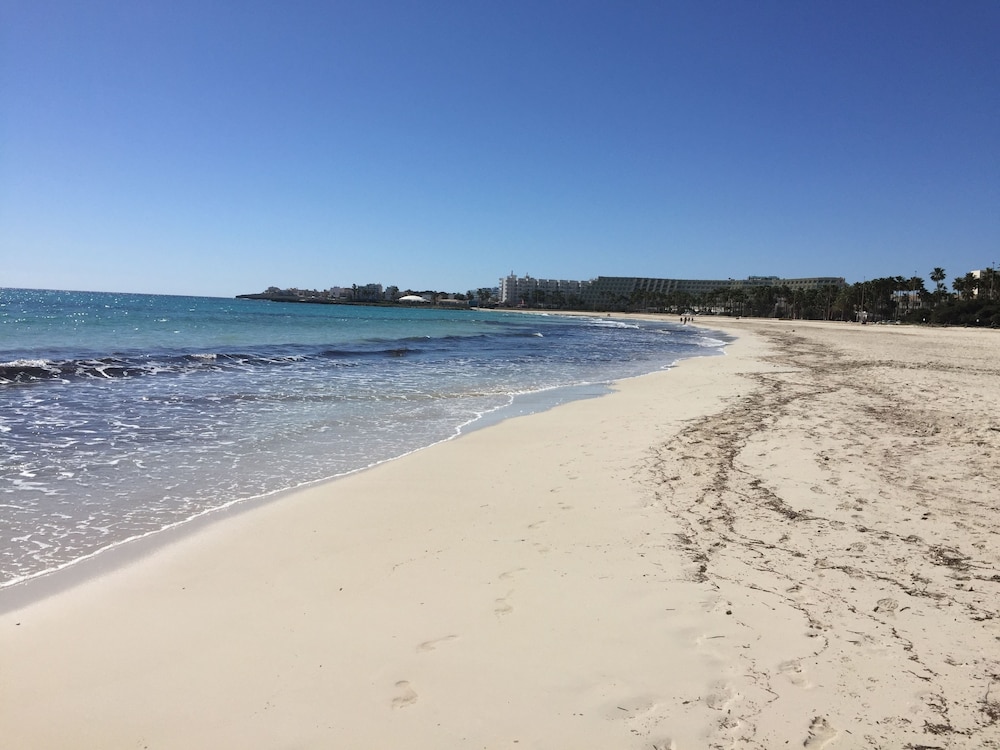 BJ Apartamentos Club Sa Coma — Beach in Sa Coma, Balearic Islands