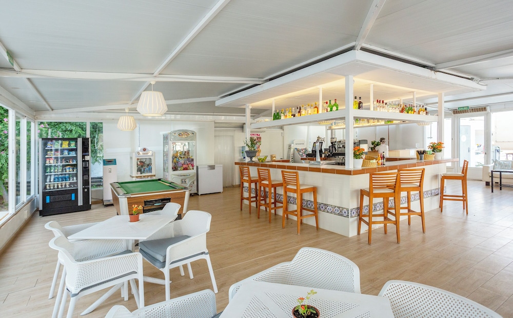 BJ Apartamentos Club Sa Coma — Restaurant & bars in Sa Coma, Balearic Islands
