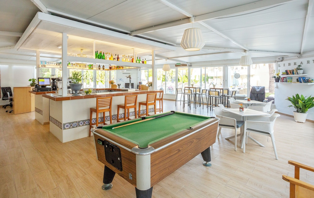 BJ Apartamentos Club Sa Coma — Restaurant & bars in Sa Coma, Balearic Islands
