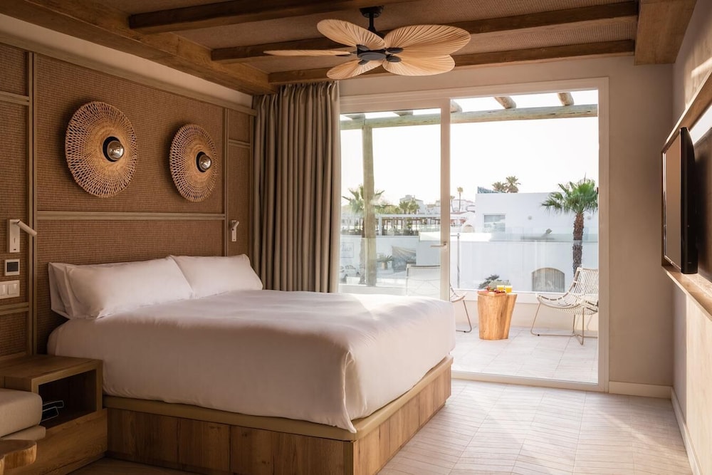 Lago Resort Menorca Suites del Lago - Adults Only — Hotel rooms in Cala'n Bosch, Balearic Islands