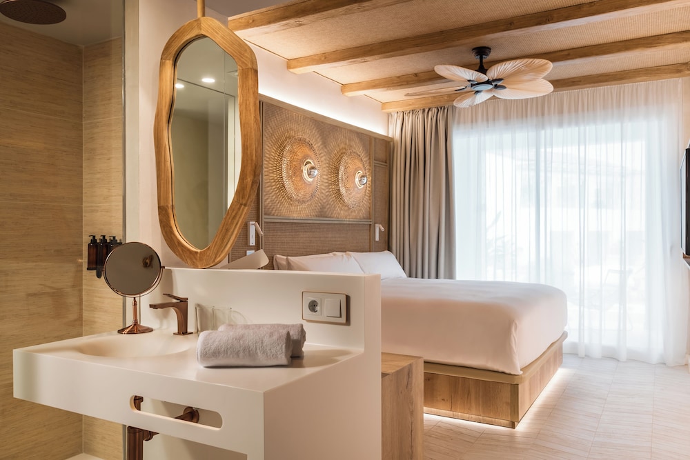 Lago Resort Menorca Suites del Lago - Adults Only — Hotel rooms in Cala'n Bosch, Balearic Islands
