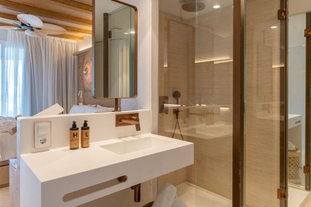 Lago Resort Menorca Suites del Lago - Adults Only — Hotel rooms in Cala'n Bosch, Balearic Islands