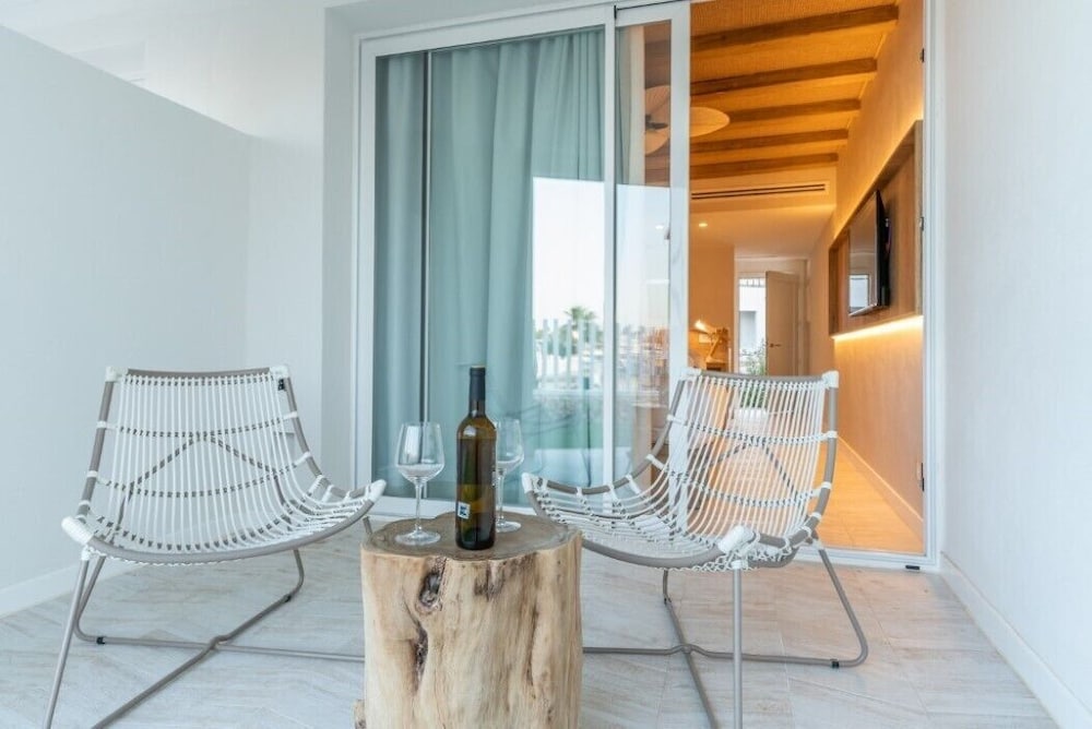Lago Resort Menorca Suites del Lago - Adults Only — Hotel rooms in Cala'n Bosch, Balearic Islands