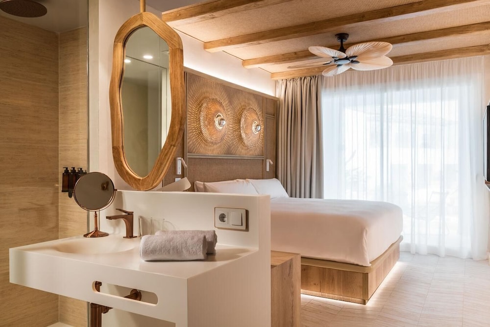 Lago Resort Menorca Suites del Lago - Adults Only — Hotel rooms in Cala'n Bosch, Balearic Islands