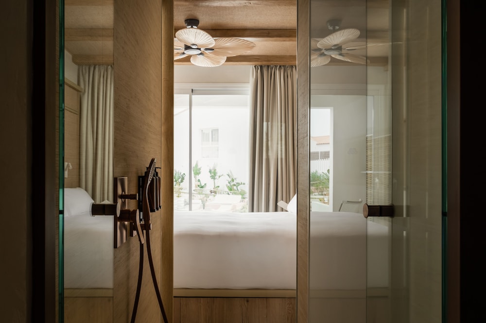 Lago Resort Menorca Suites del Lago - Adults Only — Hotel rooms in Cala'n Bosch, Balearic Islands