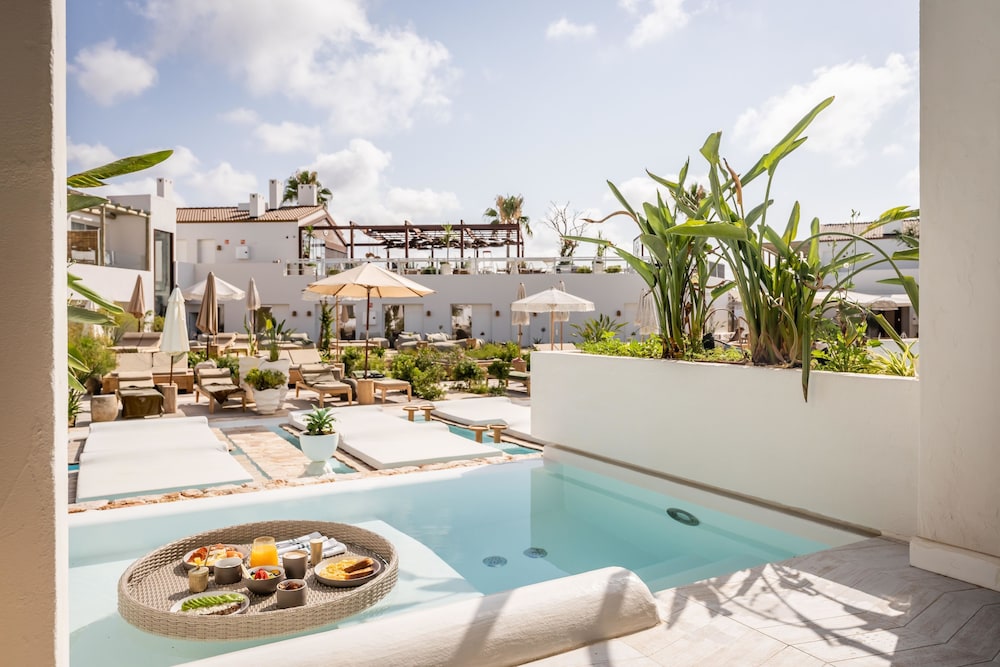 Lago Resort Menorca Suites del Lago - Adults Only — Swimming pool in Cala'n Bosch, Balearic Islands
