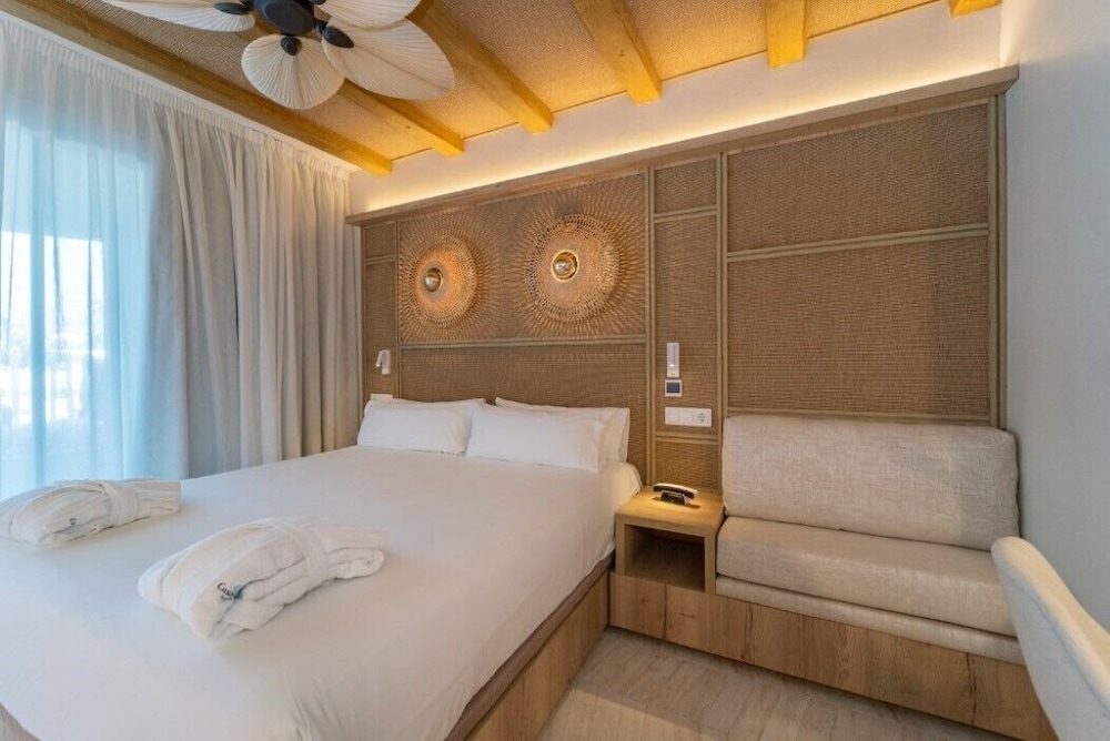 Lago Resort Menorca Suites del Lago - Adults Only — Hotel rooms in Cala'n Bosch, Balearic Islands