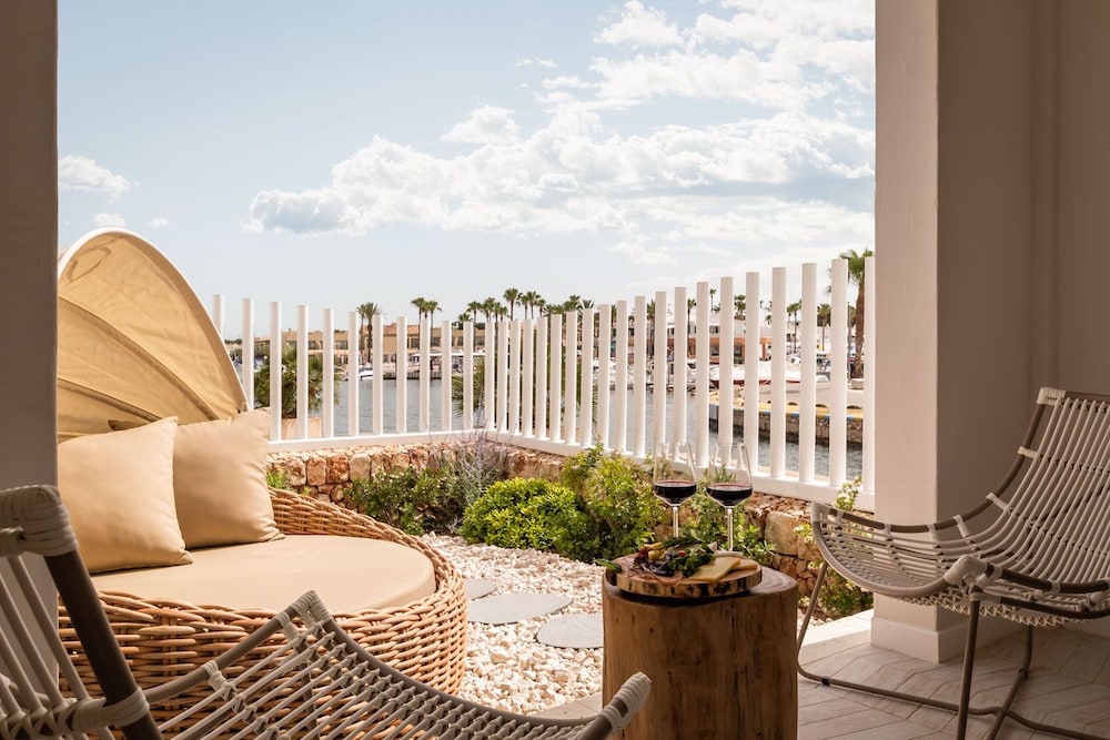 Lago Resort Menorca Suites del Lago - Adults Only — Hotel rooms in Cala'n Bosch, Balearic Islands