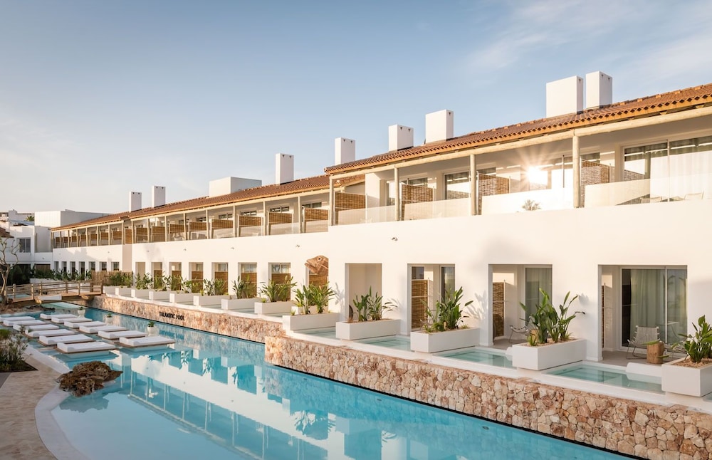 Lago Resort Menorca Suites del Lago - Adults Only — Hotel building in Cala'n Bosch, Balearic Islands