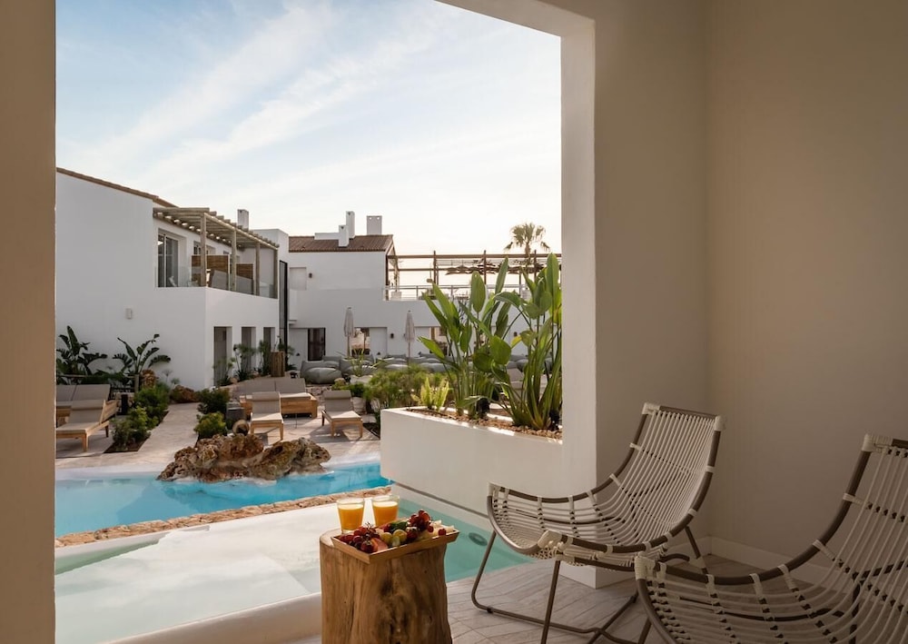 Lago Resort Menorca Suites del Lago - Adults Only — Swimming pool in Cala'n Bosch, Balearic Islands