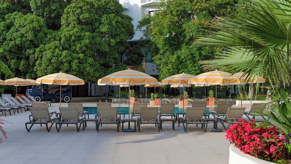 H10 Imperial Tarraco — Swimming pool in Tarragona, Catalonia