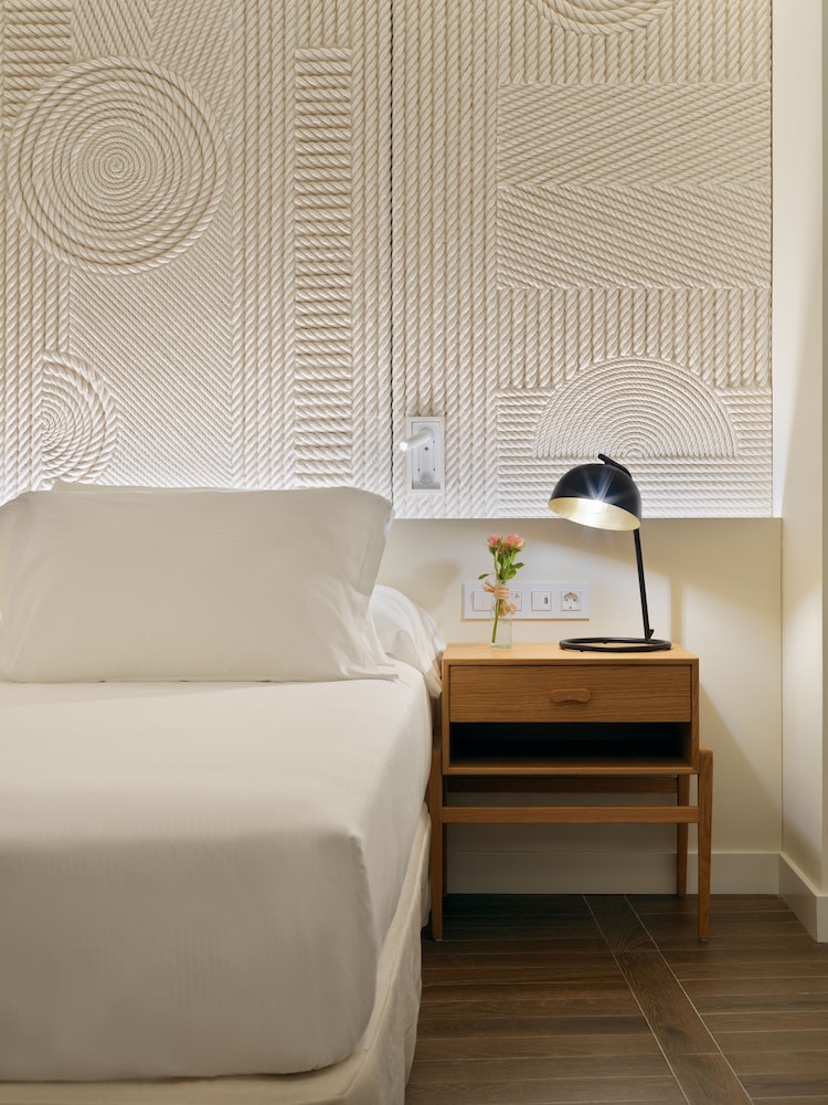 H10 Imperial Tarraco — Hotel rooms in Tarragona, Catalonia