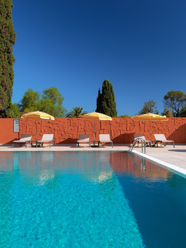 H10 Imperial Tarraco — Swimming pool in Tarragona, Catalonia