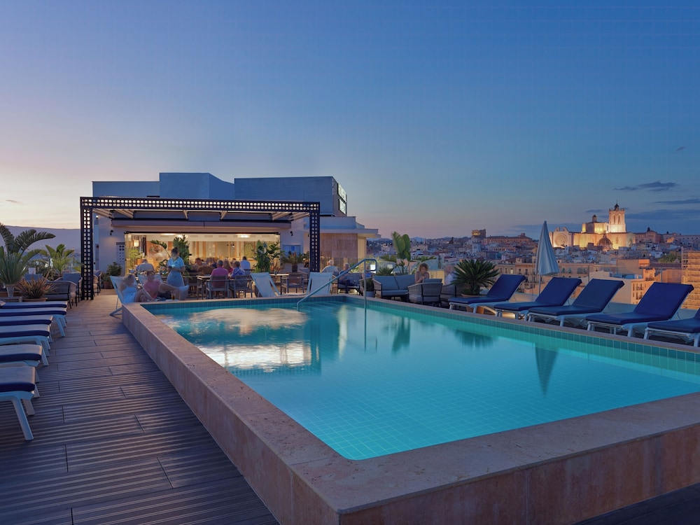 H10 Imperial Tarraco — Swimming pool in Tarragona, Catalonia